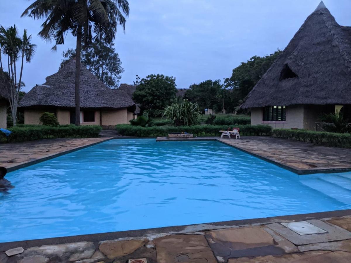 Malaika Holiday Villas Diani Beach Exterior foto