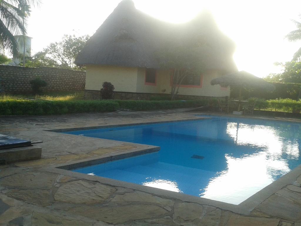 Malaika Holiday Villas Diani Beach Exterior foto