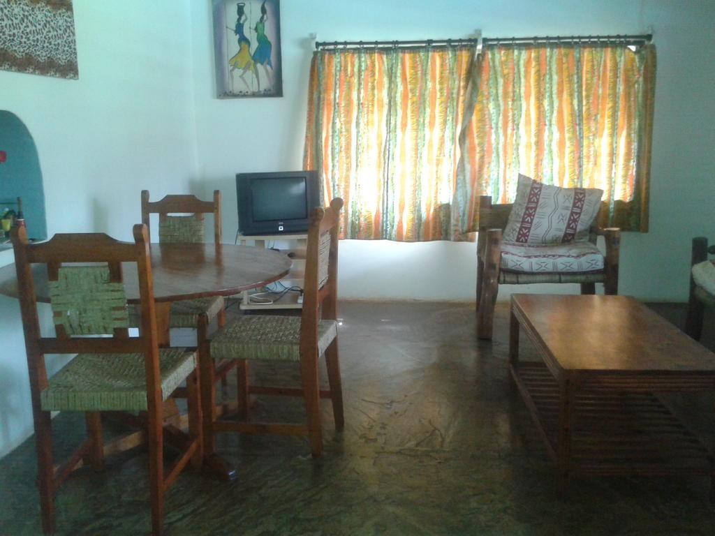 Malaika Holiday Villas Diani Beach Zimmer foto